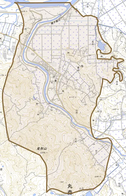金山とその周辺の地図。町の範囲を重ねている
