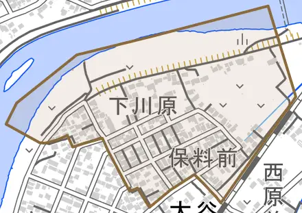 字下川原とその周辺の地図。町の範囲を重ねている