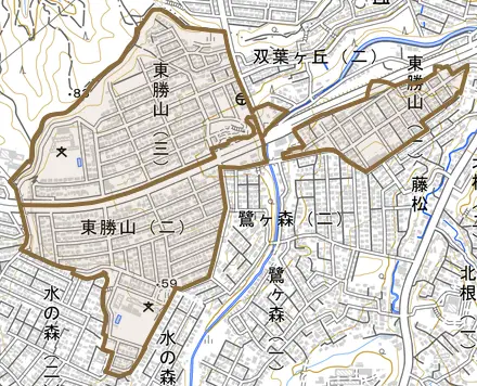東勝山とその周辺の地図。町の範囲を重ねている