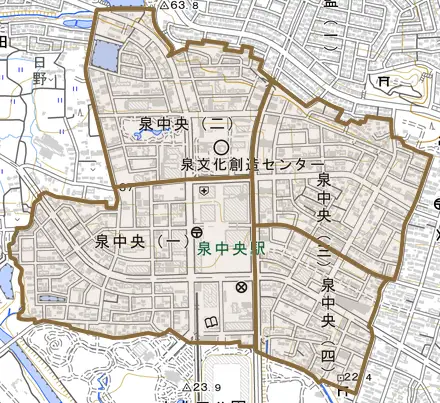 泉中央とその周辺の地図。町の範囲を重ねている