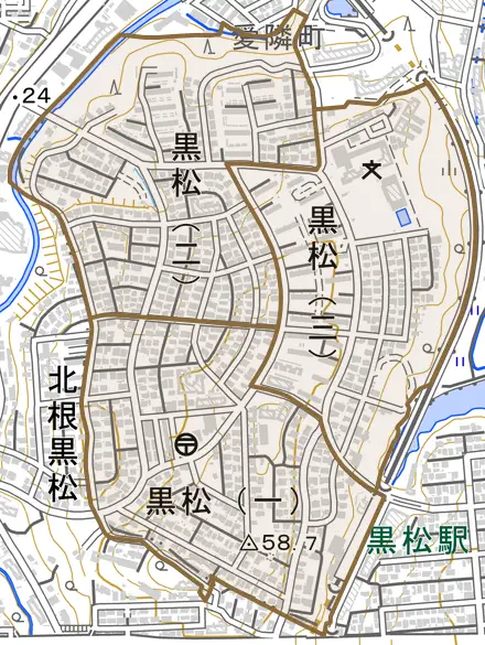 黒松とその周辺の地図。町の範囲を重ねている