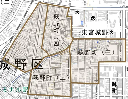 萩野町とその周辺の地図。町の範囲を重ねている