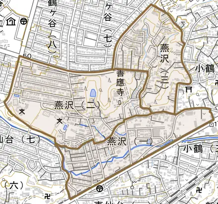 燕沢とその周辺の地図。町の範囲を重ねている