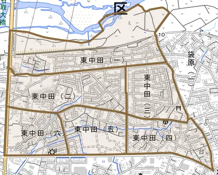 東中田とその周辺の地図。町の範囲を重ねている