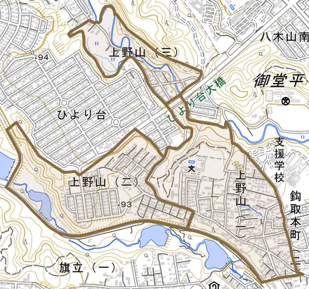 上野山とその周辺の地図。町の範囲を重ねている