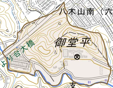 御堂平とその周辺の地図。町の範囲を重ねている