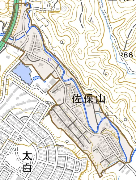 佐保山とその周辺の地図。町の範囲を重ねている
