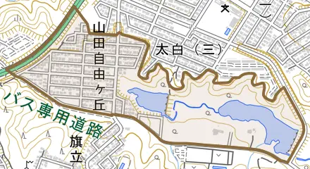 山田自由ケ丘とその周辺の地図。町の範囲を重ねている