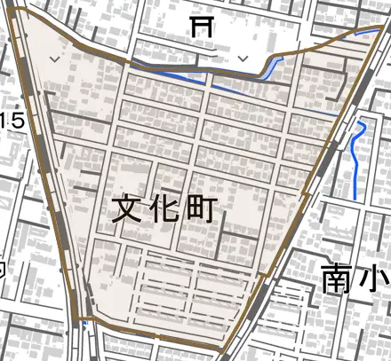 文化町とその周辺の地図。町の範囲を重ねている