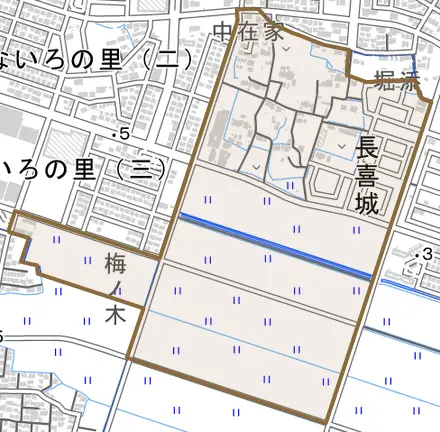 長喜城とその周辺の地図。町の範囲を重ねている