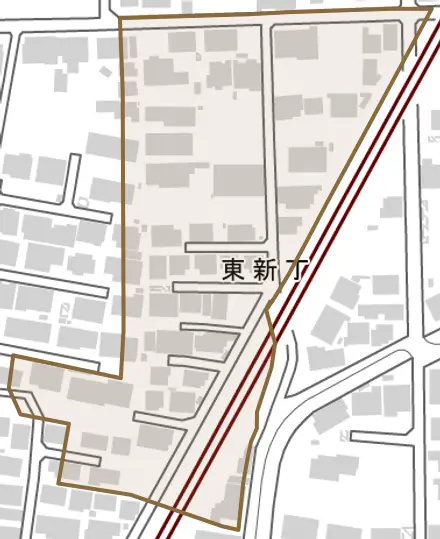 東新丁とその周辺の地図。町の範囲を重ねている