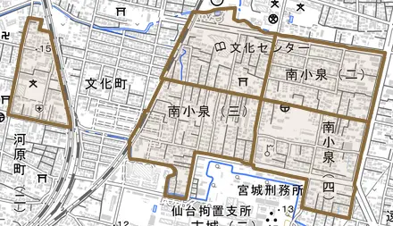 南小泉とその周辺の地図。町の範囲を重ねている