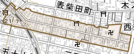 成田町とその周辺の地図。町の範囲を重ねている