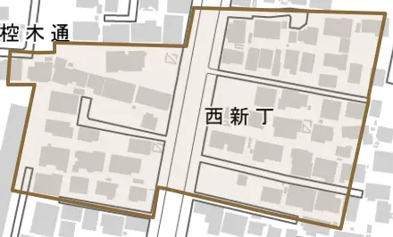 西新丁とその周辺の地図。町の範囲を重ねている
