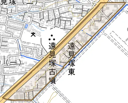 遠見塚東とその周辺の地図。町の範囲を重ねている