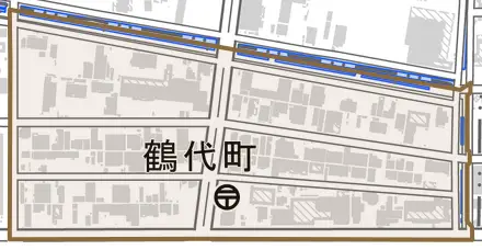 鶴代町とその周辺の地図。町の範囲を重ねている