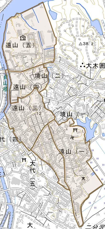 遠山とその周辺の地図。町の範囲を重ねている