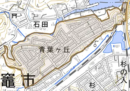 青葉ケ丘とその周辺の地図。町の範囲を重ねている