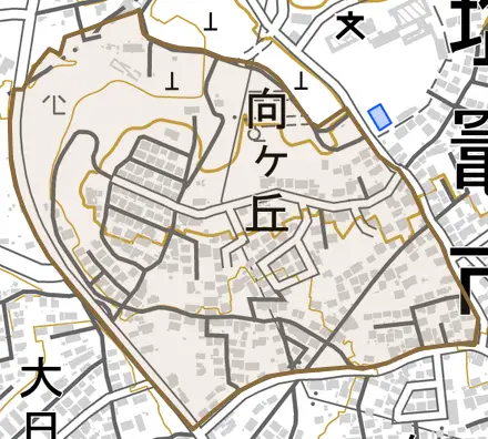 向ケ丘とその周辺の地図。町の範囲を重ねている