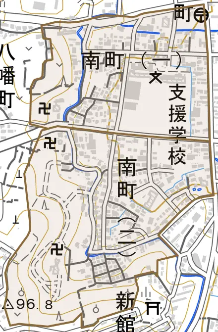 南町とその周辺の地図。町の範囲を重ねている