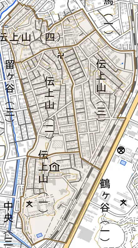 伝上山とその周辺の地図。町の範囲を重ねている
