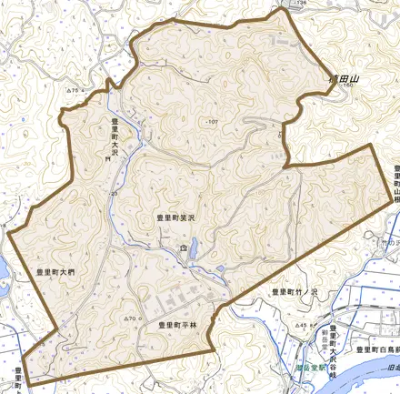 豊里町大沢とその周辺の地図。町の範囲を重ねている