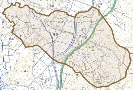 大字塩沢とその周辺の地図。町の範囲を重ねている