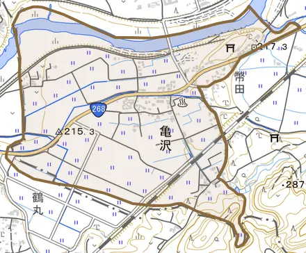 大字亀沢とその周辺の地図。町の範囲を重ねている