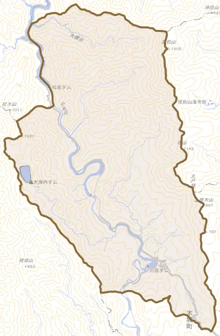 大字石河内とその周辺の地図。町の範囲を重ねている
