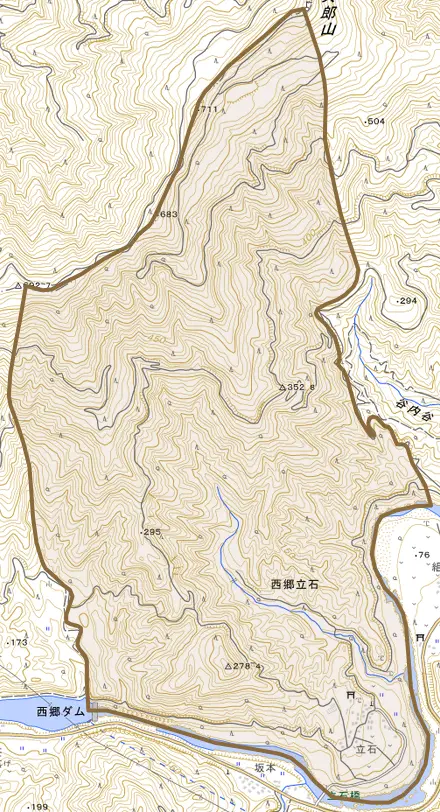 西郷立石とその周辺の地図。町の範囲を重ねている