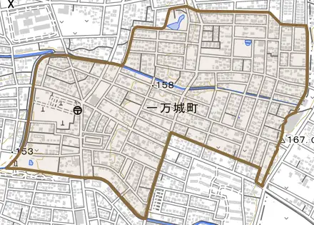 一万城町とその周辺の地図。町の範囲を重ねている