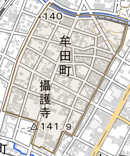 牟田町とその周辺の地図。町の範囲を重ねている