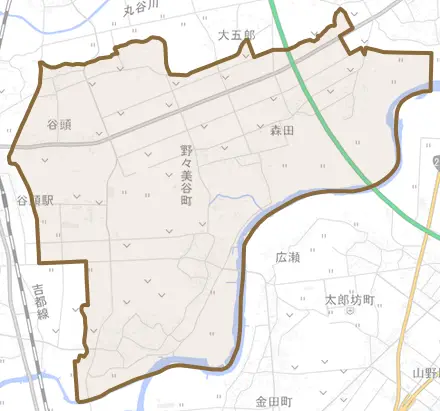 野々美谷町とその周辺の地図。町の範囲を重ねている