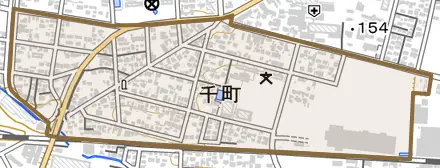 千町とその周辺の地図。町の範囲を重ねている
