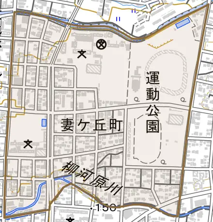 妻ケ丘町とその周辺の地図。町の範囲を重ねている