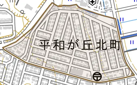 平和が丘北町とその周辺の地図。町の範囲を重ねている