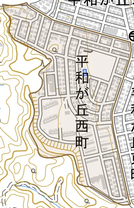 平和が丘西町とその周辺の地図。町の範囲を重ねている