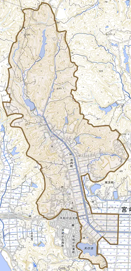 池内町とその周辺の地図。町の範囲を重ねている