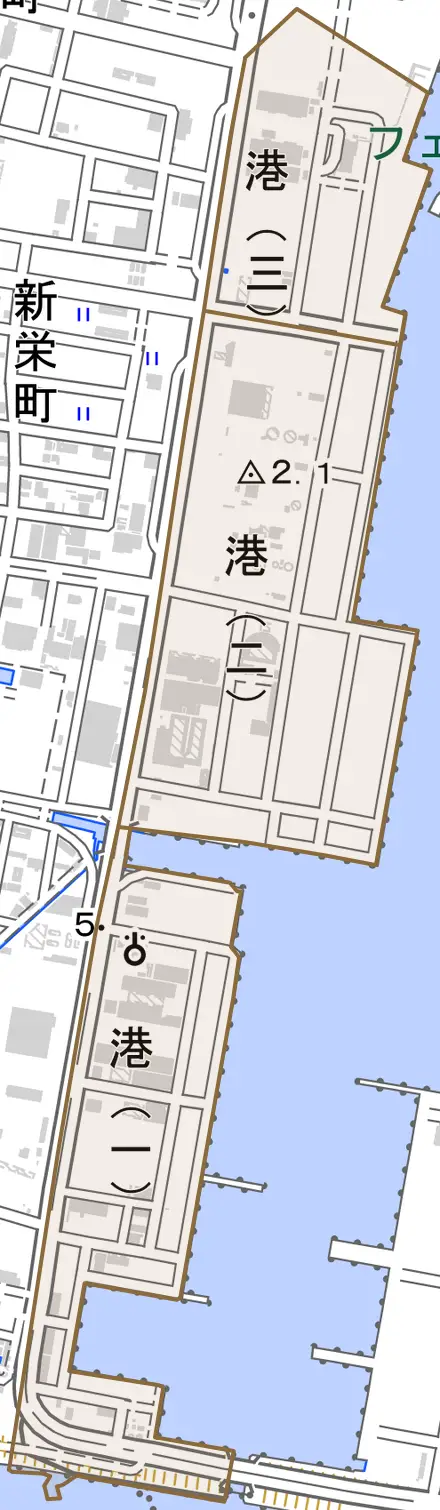 港とその周辺の地図。町の範囲を重ねている