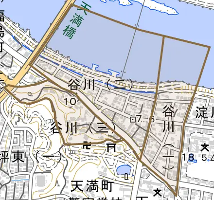 谷川とその周辺の地図。町の範囲を重ねている