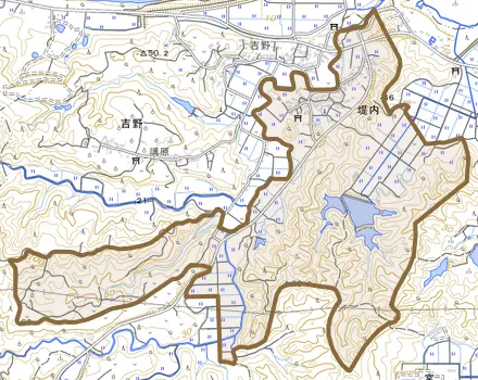 大字堤内とその周辺の地図。町の範囲を重ねている