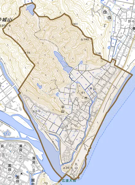 大字平山とその周辺の地図。町の範囲を重ねている