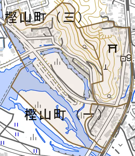 樫山町とその周辺の地図。町の範囲を重ねている