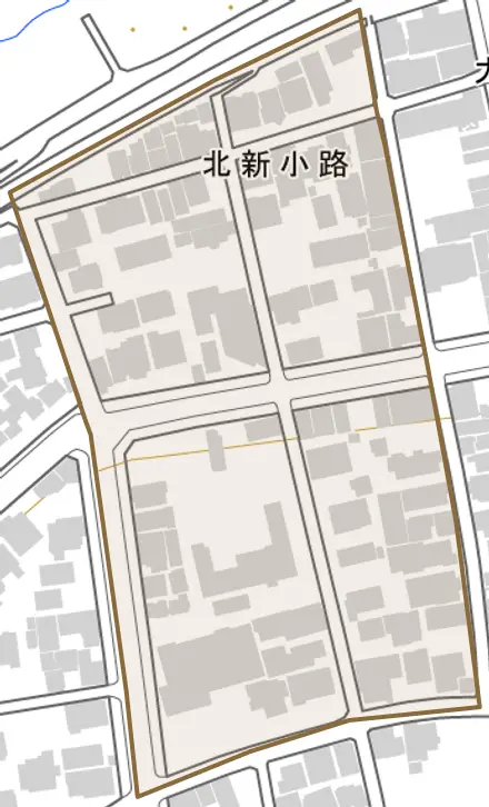 北新小路とその周辺の地図。町の範囲を重ねている