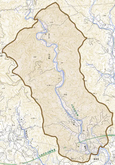 小川町とその周辺の地図。町の範囲を重ねている
