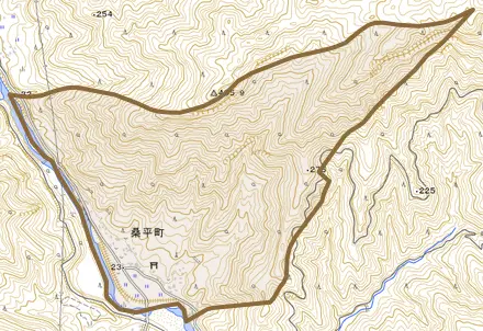 桑平町とその周辺の地図。町の範囲を重ねている