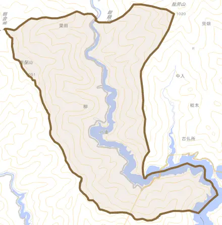 大字八重とその周辺の地図。町の範囲を重ねている