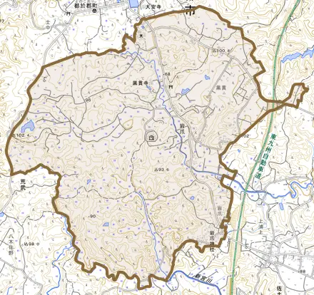 大字岩爪とその周辺の地図。町の範囲を重ねている