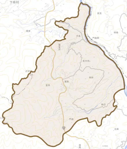 富草とその周辺の地図。町の範囲を重ねている