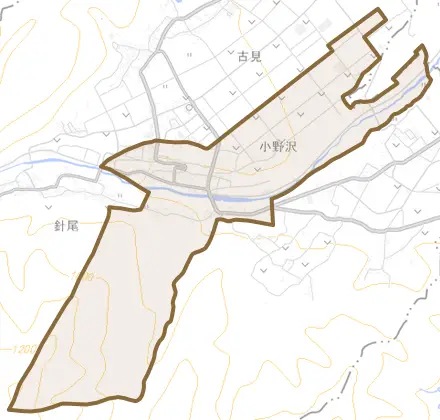 大字小野沢とその周辺の地図。町の範囲を重ねている